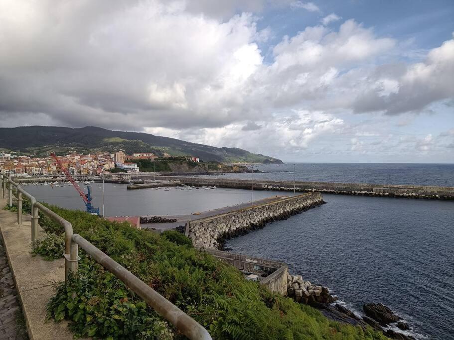 Atxitxek Apartamento En Bermeo Bagian luar foto